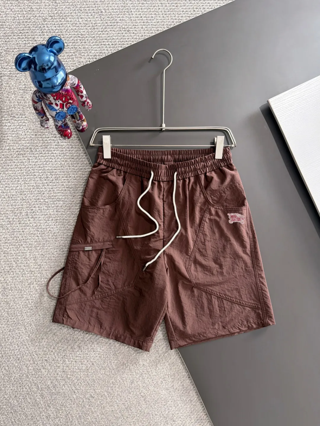 Next day shipment P160 Premium Burberry 2026 Spring/Summer New Arrival elastic band casual shorts, counter-customized fabrics Breathable, high comfort, impeccable details, brand element design concept, reflecting high quality. It feels delicate and soft! It presents a casual cut and the upper body shape is great! Sizes:S-3XL